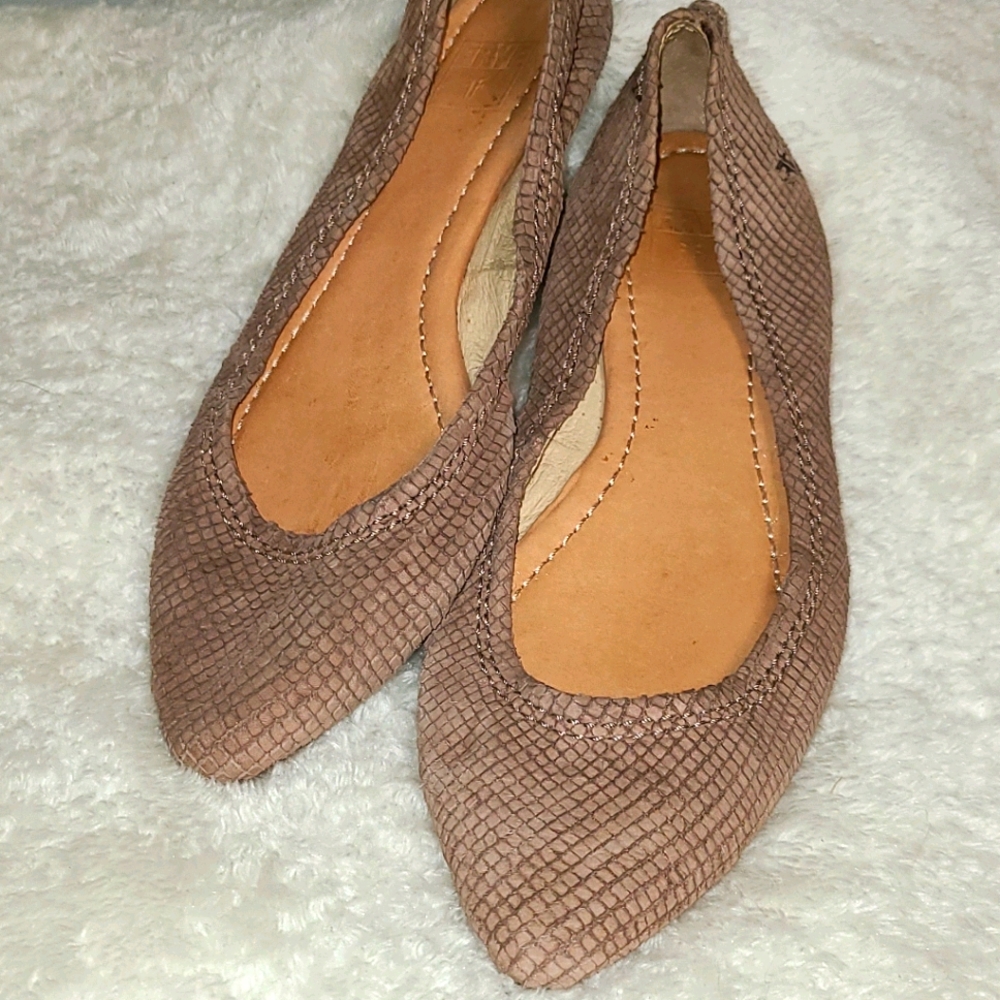 Frye Regina Textured Tan Flats 7